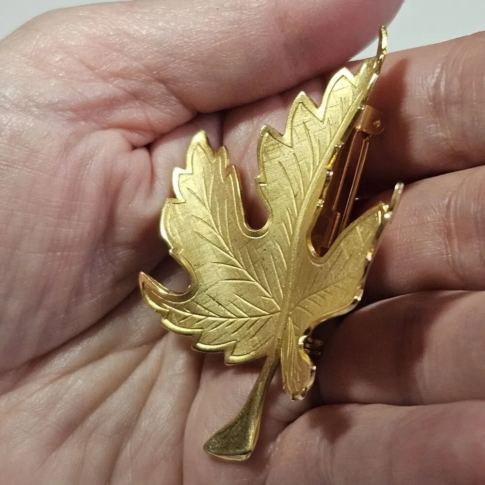 Vintage Gold Tone Maple Leaf Brooch